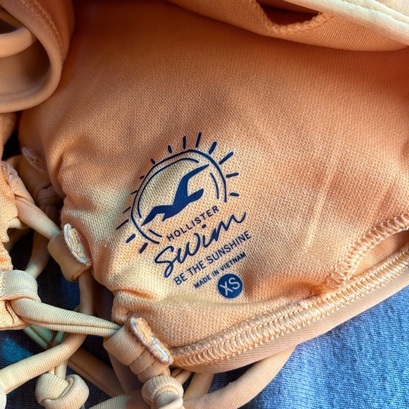 Women’s Hollister swim bikini top (xs) Hollister - Picture 2 of 3